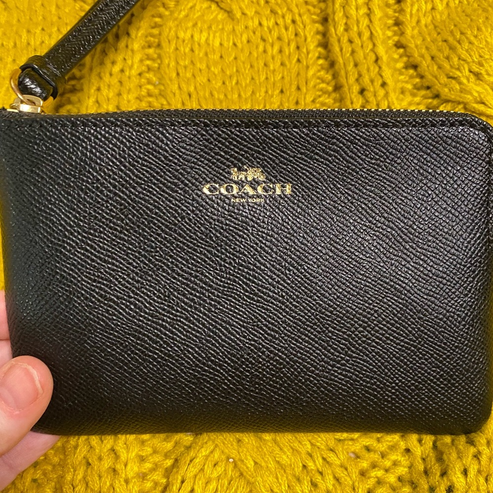 NWOT Coach Black Corner Zip Wristlet - Picture 3 of 9